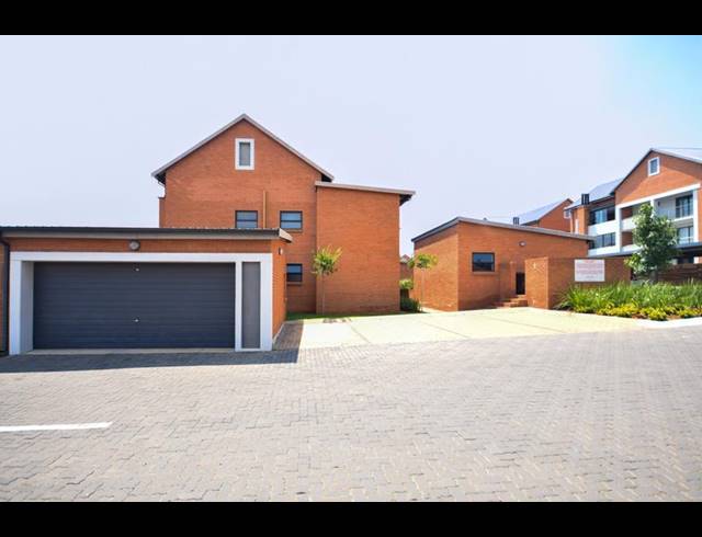 3 BEDROOM APARTMENT FOR SALE IN GOLDEN FIELDS ESTATE